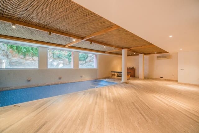6 soverom Villa til salgs i Golden Mile, Marbella med svømmebasseng garasje - € 2 890 000 (Ref: 10001599)