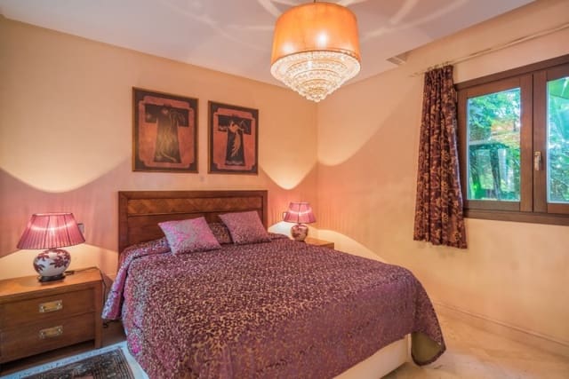 6 soverom Villa til salgs i Golden Mile, Marbella med svømmebasseng garasje - € 2 890 000 (Ref: 10001599)