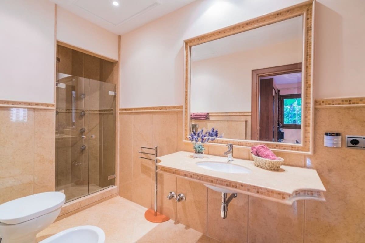 6 sypialnia Willa na sprzedaż w Golden Mile z basenem garażem - 2 890 000 € (Ref: 10001599)