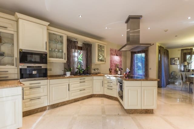 6 soverom Villa til salgs i Golden Mile, Marbella med svømmebasseng garasje - € 2 890 000 (Ref: 10001599)