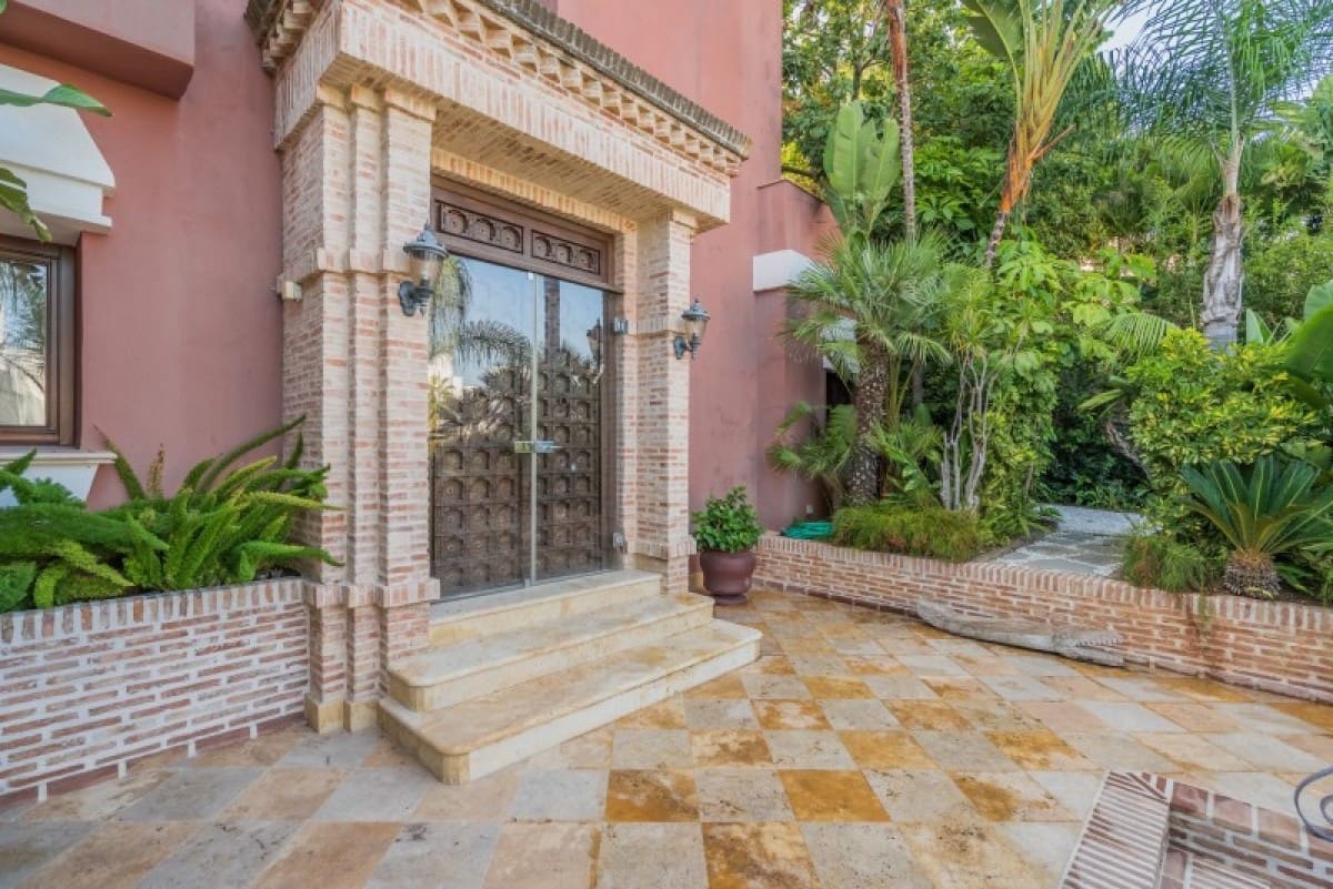 6 sypialnia Willa na sprzedaż w Golden Mile z basenem garażem - 2 890 000 € (Ref: 10001599)