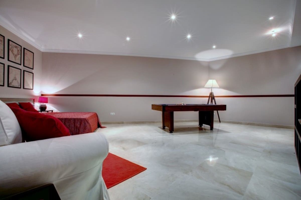 4 sovrum Villa till salu i Benahavis med pool garage - 1 325 000 € (Ref: 10001600)