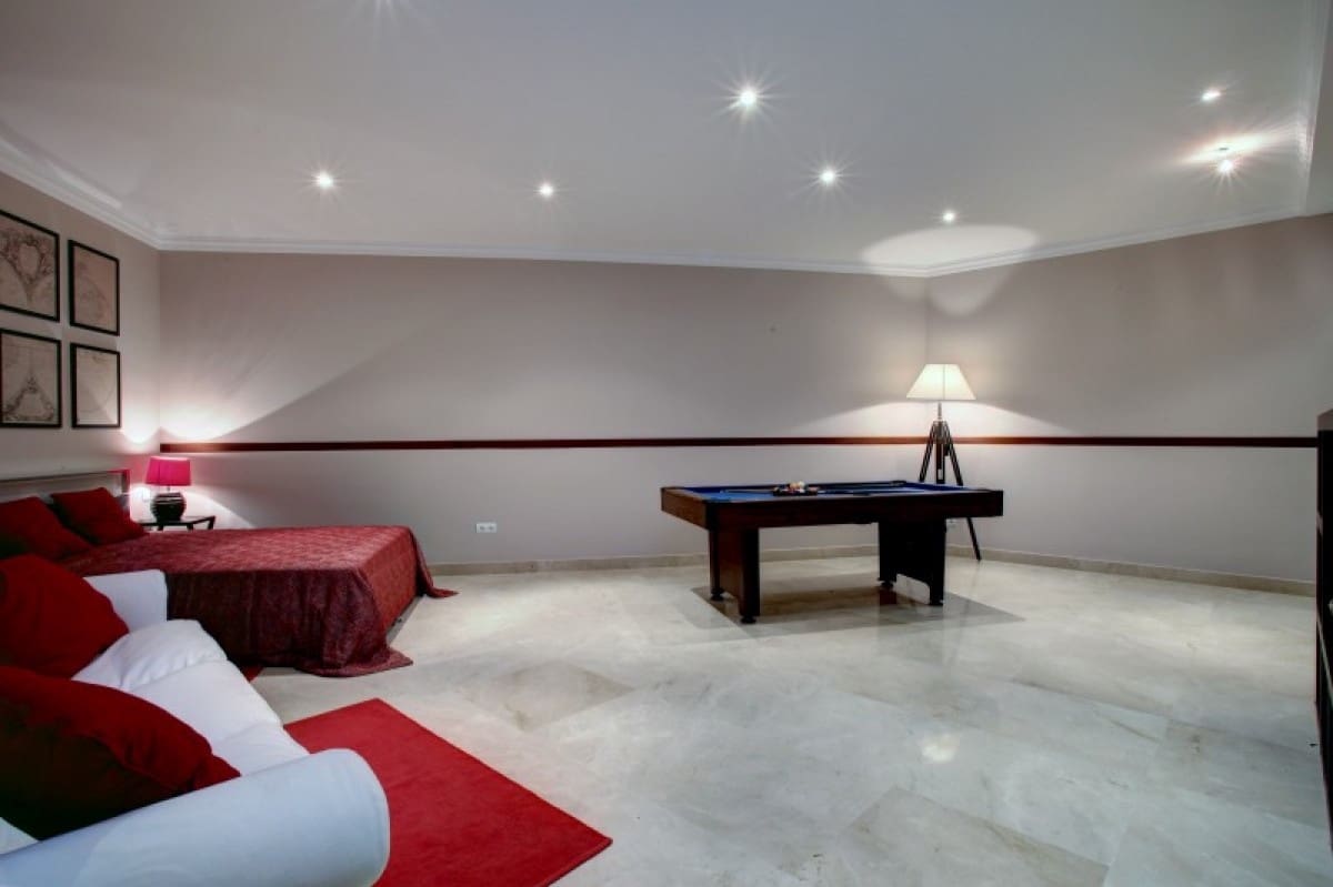 4 sovrum Villa till salu i Benahavis med pool garage - 1 325 000 € (Ref: 10001600)