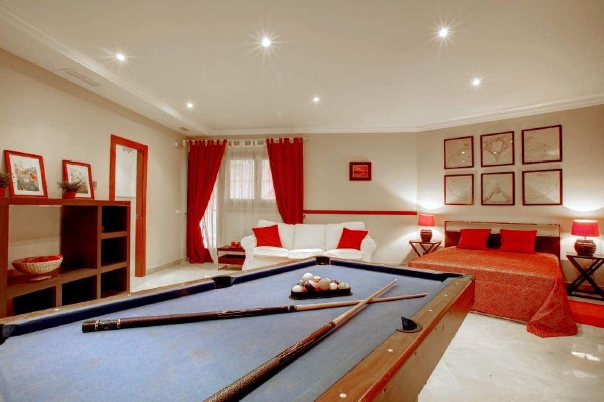 4 sovrum Villa till salu i Benahavis med pool garage - 1 325 000 € (Ref: 10001600)
