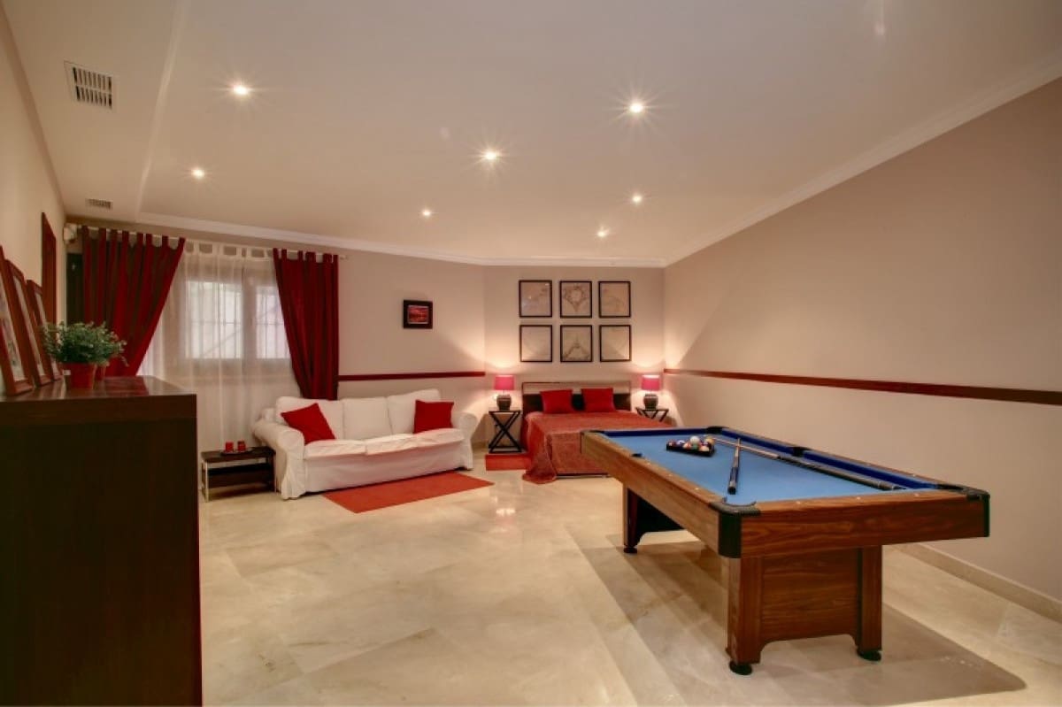 4 sovrum Villa till salu i Benahavis med pool garage - 1 325 000 € (Ref: 10001600)