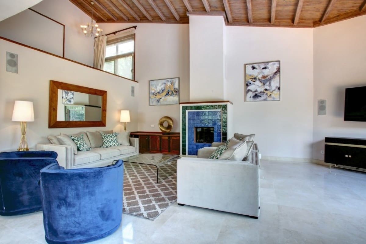 4 sovrum Villa till salu i Benahavis med pool garage - 1 325 000 € (Ref: 10001600)