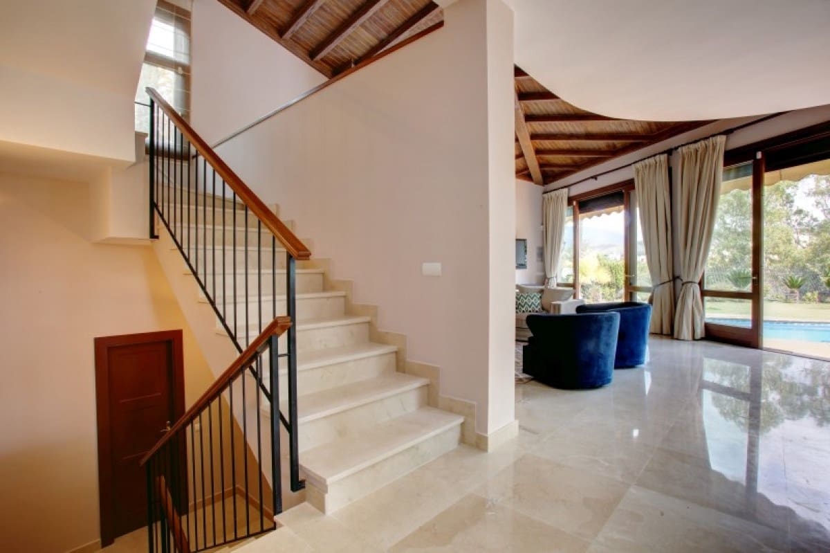4 sovrum Villa till salu i Benahavis med pool garage - 1 325 000 € (Ref: 10001600)
