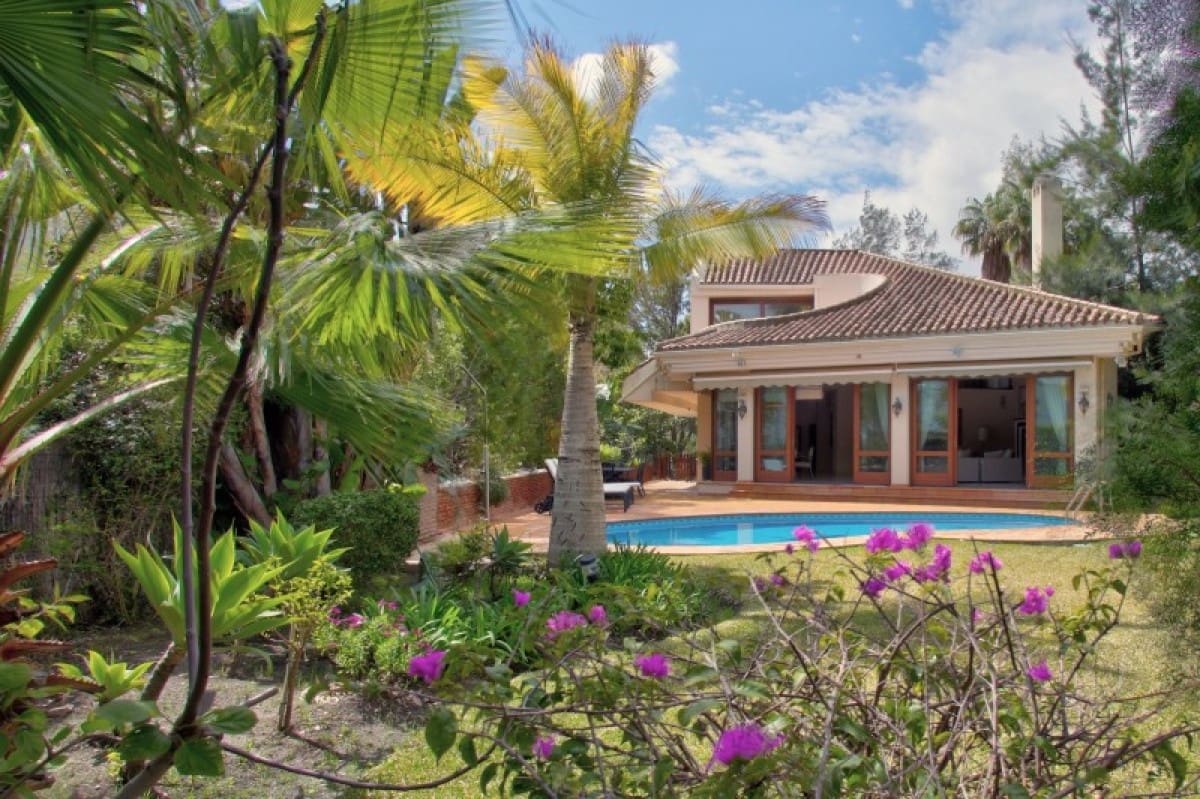 4 sovrum Villa till salu i Benahavis med pool garage - 1 325 000 € (Ref: 10001600)