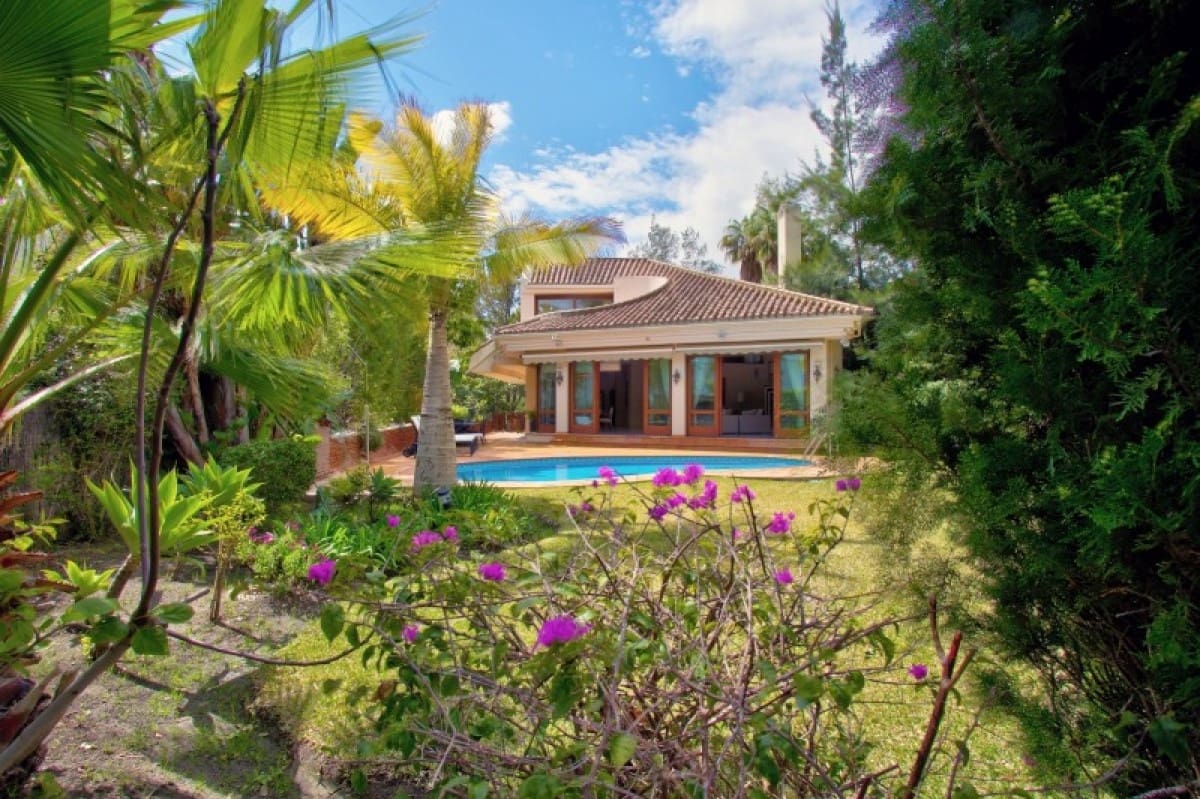 4 sovrum Villa till salu i Benahavis med pool garage - 1 325 000 € (Ref: 10001600)