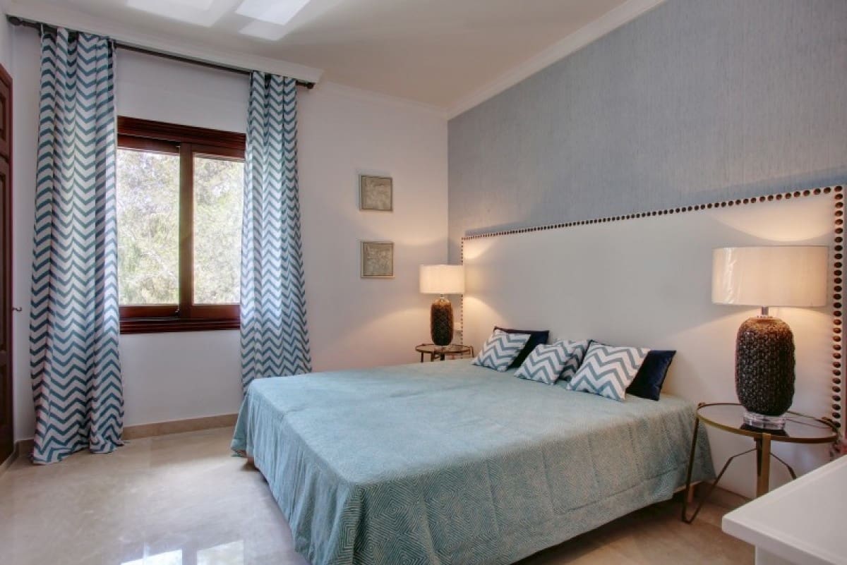 4 sovrum Villa till salu i Benahavis med pool garage - 1 325 000 € (Ref: 10001600)