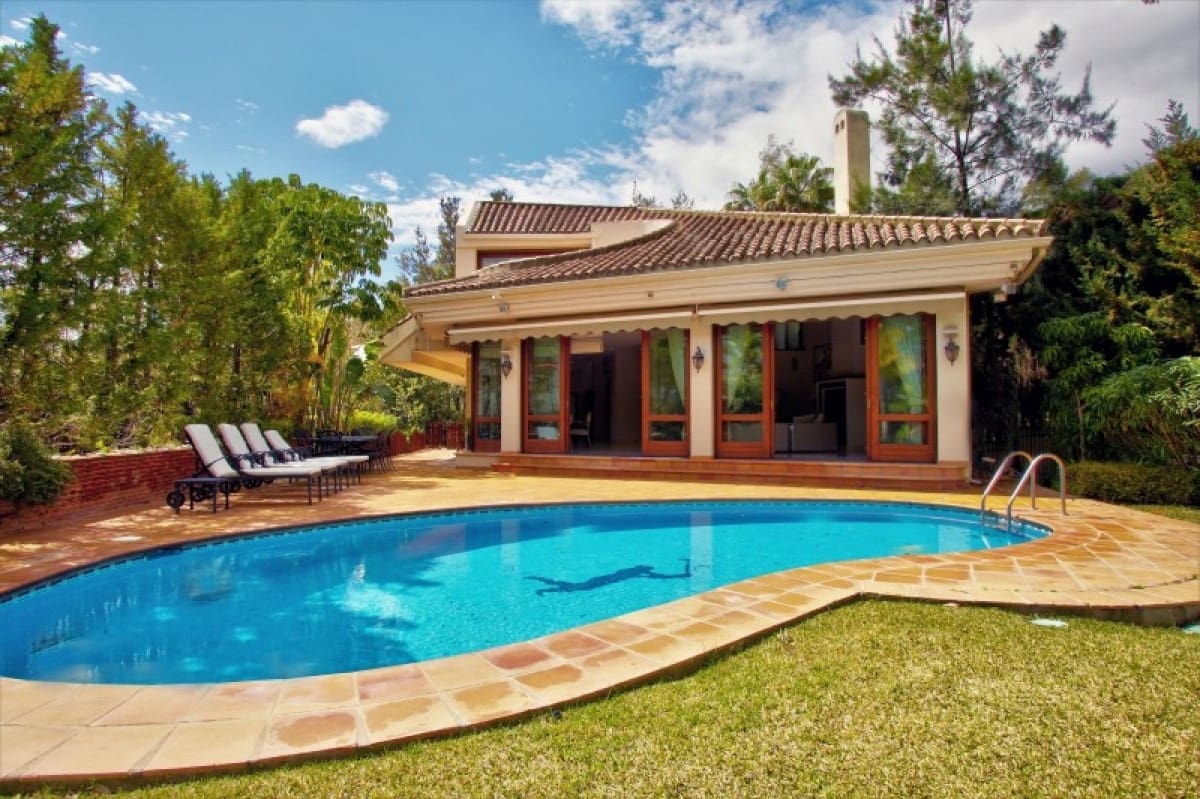 4 sovrum Villa till salu i Benahavis med pool garage - 1 325 000 € (Ref: 10001600)