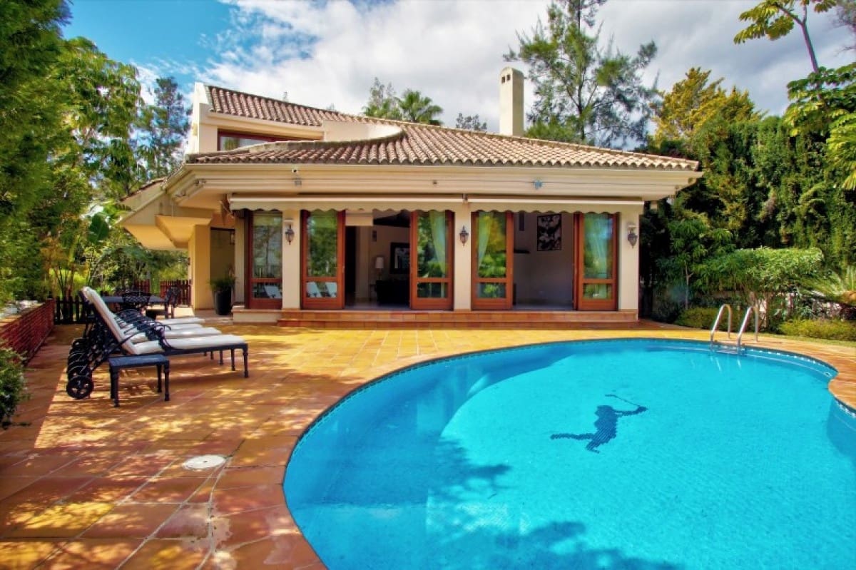 4 sovrum Villa till salu i Benahavis med pool garage - 1 325 000 € (Ref: 10001600)