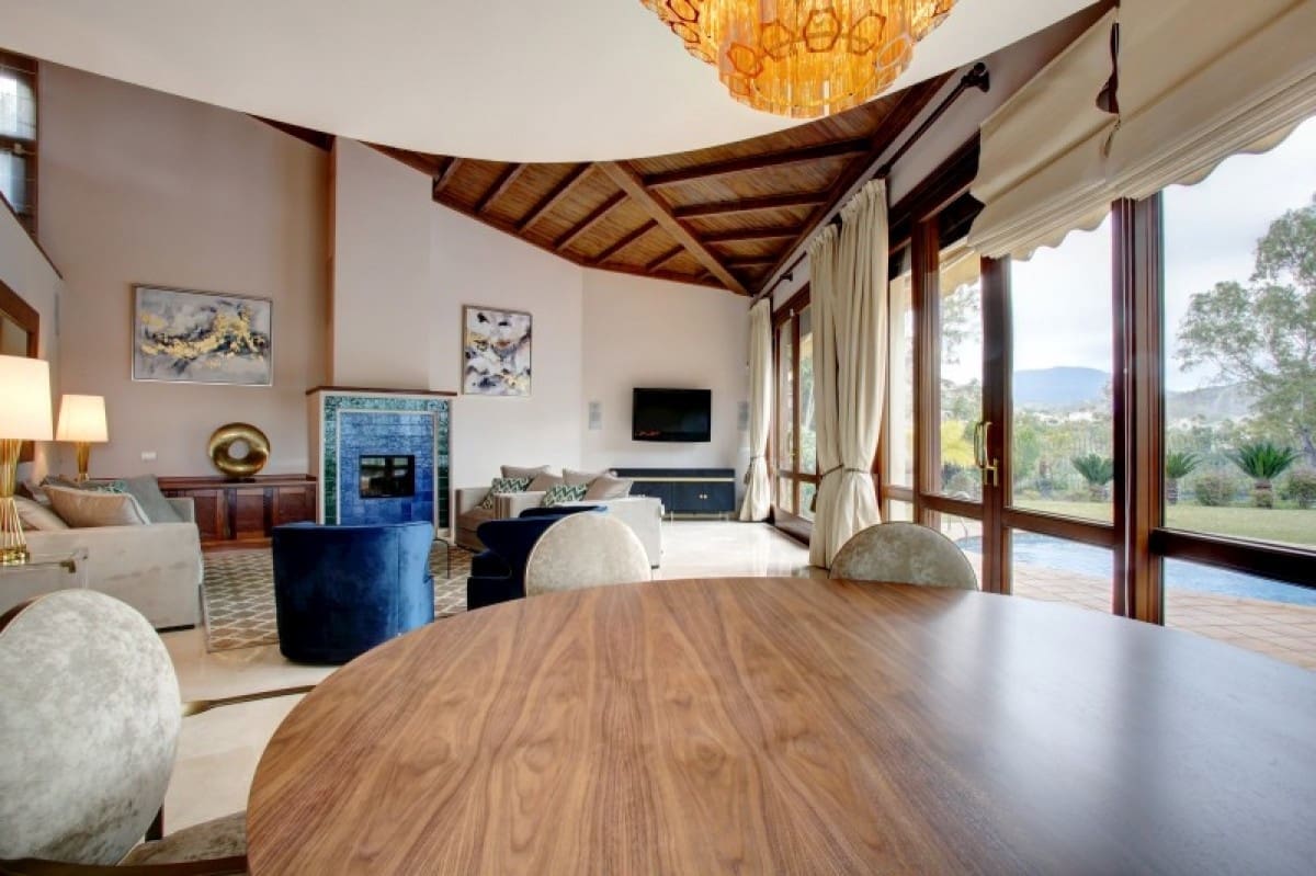4 sovrum Villa till salu i Benahavis med pool garage - 1 325 000 € (Ref: 10001600)