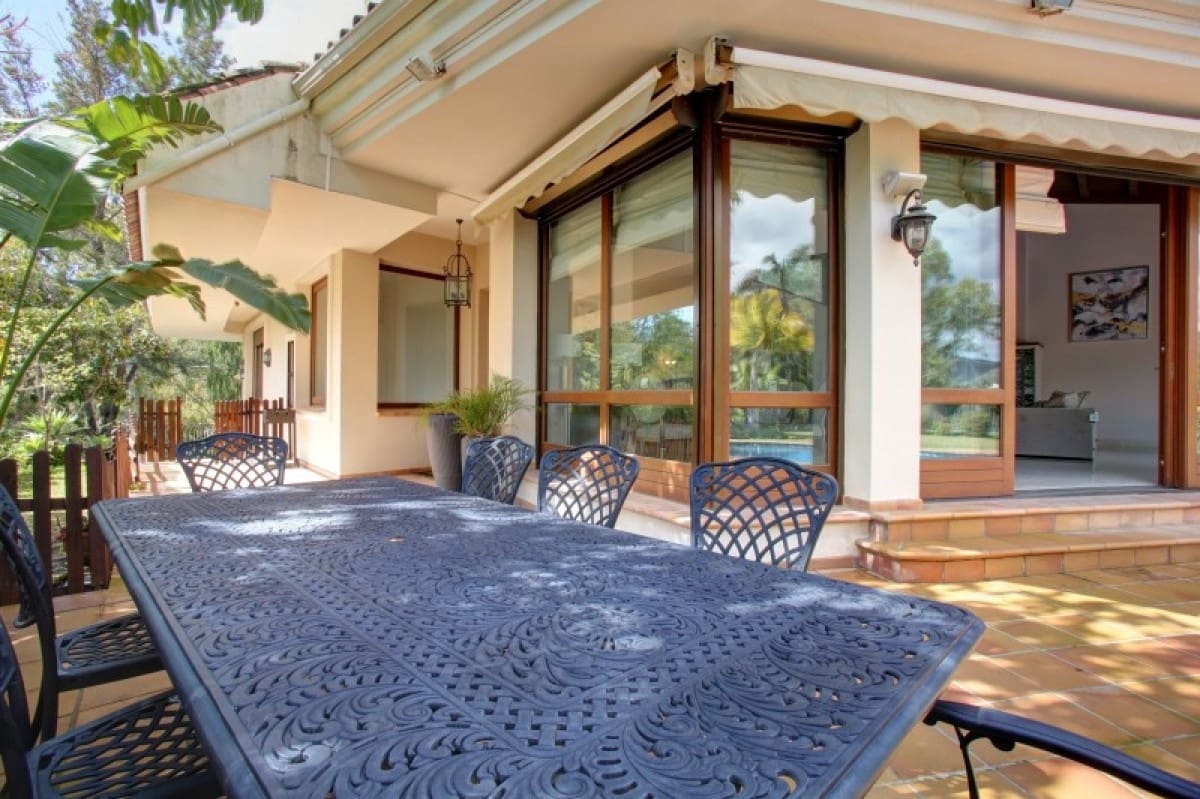 4 sovrum Villa till salu i Benahavis med pool garage - 1 325 000 € (Ref: 10001600)