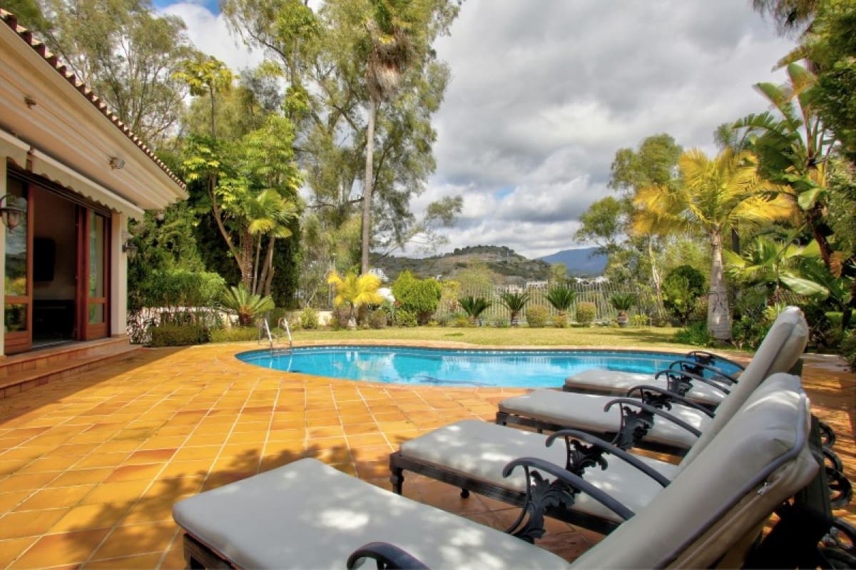 4 sovrum Villa till salu i Benahavis med pool garage - 1 325 000 € (Ref: 10001600)