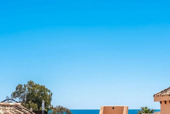 3 sypialnia Penthouse na sprzedaż w Marbella z basenem garażem - 1 395 000 € (Ref: 10001602)