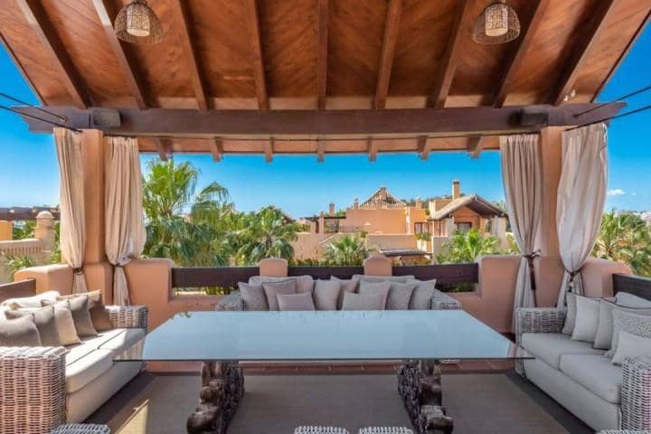 3 sypialnia Penthouse na sprzedaż w Marbella z basenem garażem - 1 395 000 € (Ref: 10001602)
