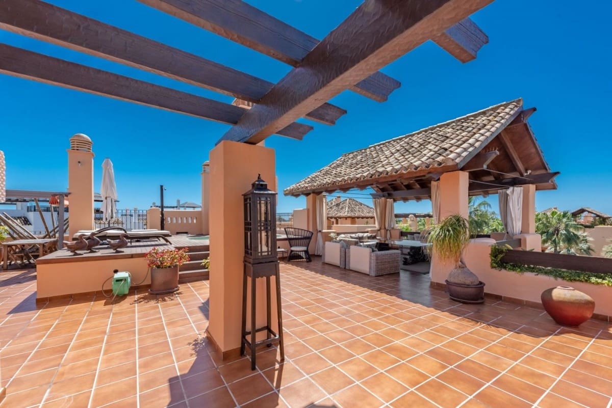 3 sypialnia Penthouse na sprzedaż w Marbella z basenem garażem - 1 395 000 € (Ref: 10001602)