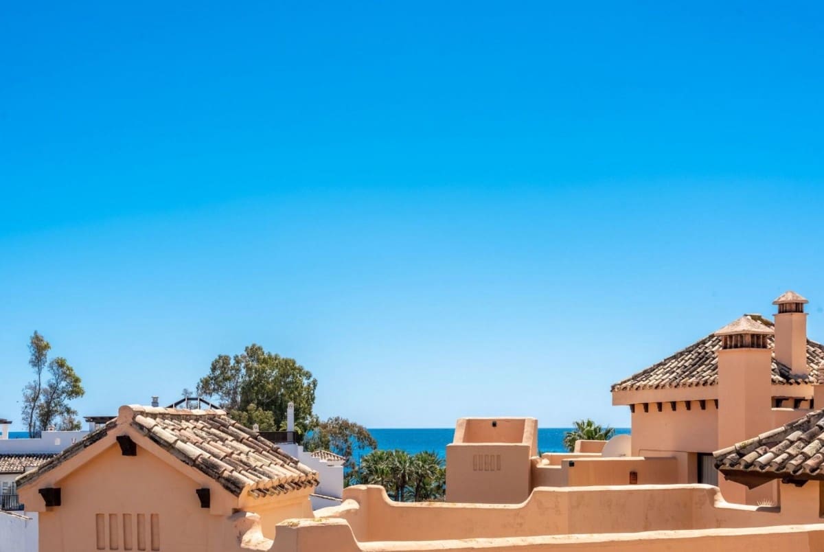 3 sypialnia Penthouse na sprzedaż w Marbella z basenem garażem - 1 395 000 € (Ref: 10001602)