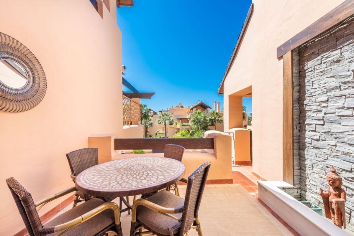 3 sypialnia Penthouse na sprzedaż w Marbella z basenem garażem - 1 395 000 € (Ref: 10001602)