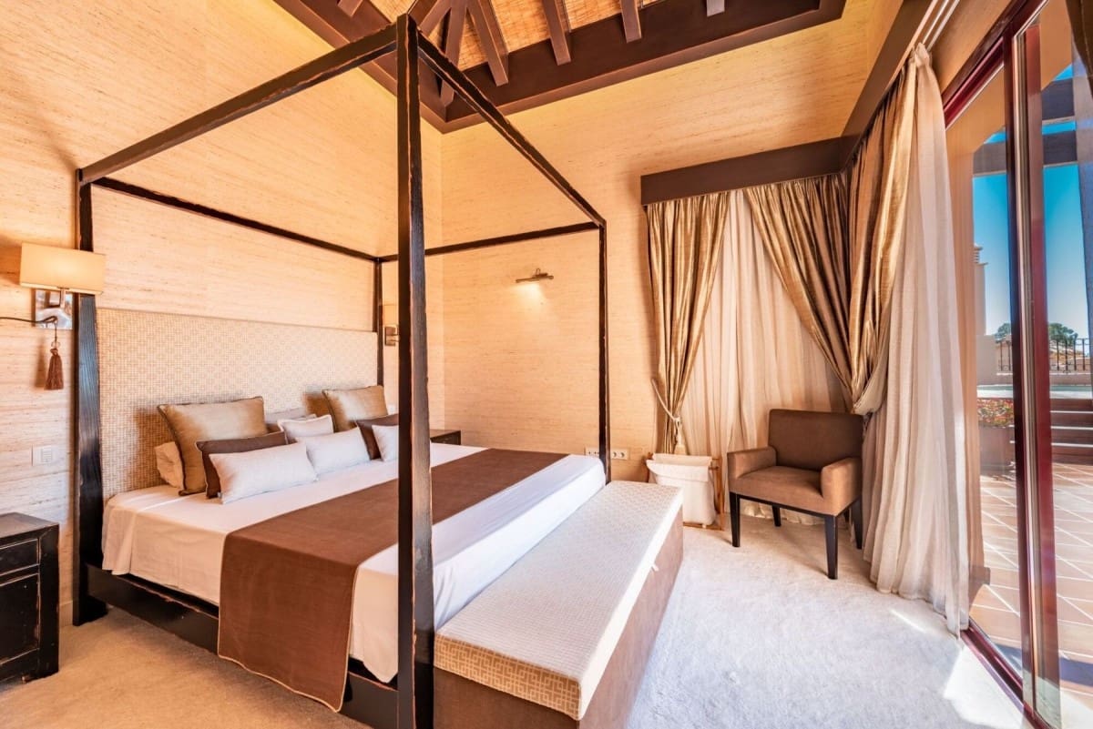 3 sypialnia Penthouse na sprzedaż w Marbella z basenem garażem - 1 395 000 € (Ref: 10001602)