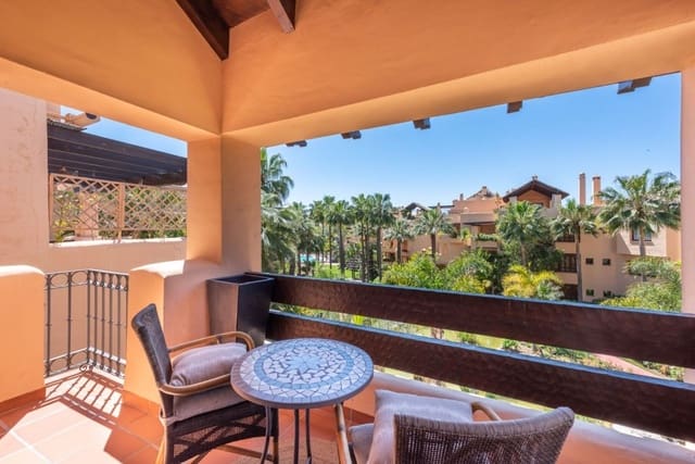 3 sypialnia Penthouse na sprzedaż w Marbella z basenem garażem - 1 395 000 € (Ref: 10001602)