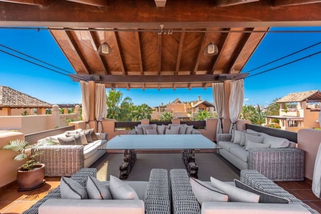 3 sypialnia Penthouse na sprzedaż w Marbella z basenem garażem - 1 395 000 € (Ref: 10001602)