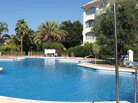 2 sypialnia Apartament na sprzedaż w Marbella z basenem garażem - 530 000 € (Ref: 10001603)