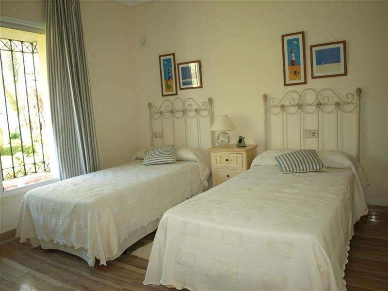 2 sypialnia Apartament na sprzedaż w Marbella z basenem garażem - 530 000 € (Ref: 10001603)