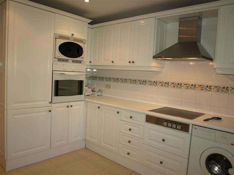 2 sypialnia Apartament na sprzedaż w Marbella z basenem garażem - 530 000 € (Ref: 10001603)