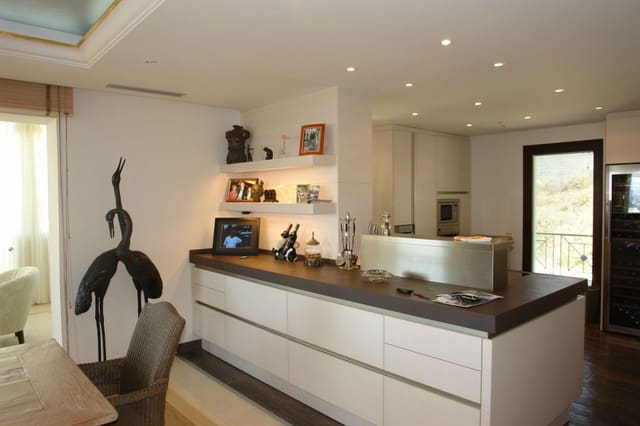 2 chambre Appartement à vendre à Marbella avec piscine garage - 1 695 000 € (Ref: 10001609)