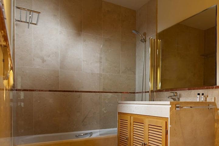 4 quarto Apartamento para venda em Puerto Banus com piscina garagem - 1 163 500 € (Ref: 10001610)