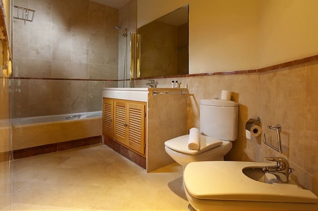 2 quarto Apartamento para venda em Puerto Banus, Marbella com piscina garagem - 792 870 € (Ref: 10001611)