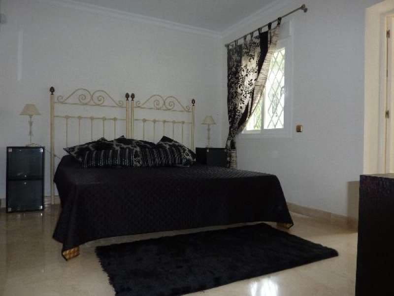 5 quarto Moradia para venda em Marbella com piscina garagem - 1 495 000 € (Ref: 10001612)