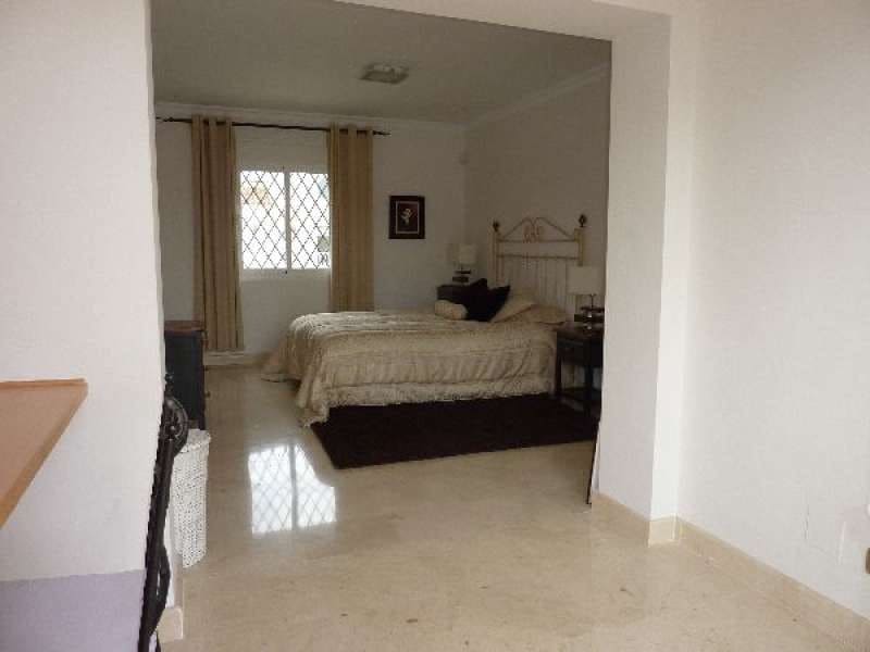 5 quarto Moradia para venda em Marbella com piscina garagem - 1 495 000 € (Ref: 10001612)