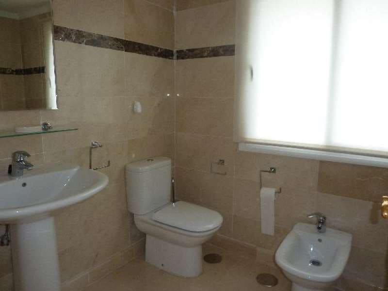 5 quarto Moradia para venda em Marbella com piscina garagem - 1 495 000 € (Ref: 10001612)