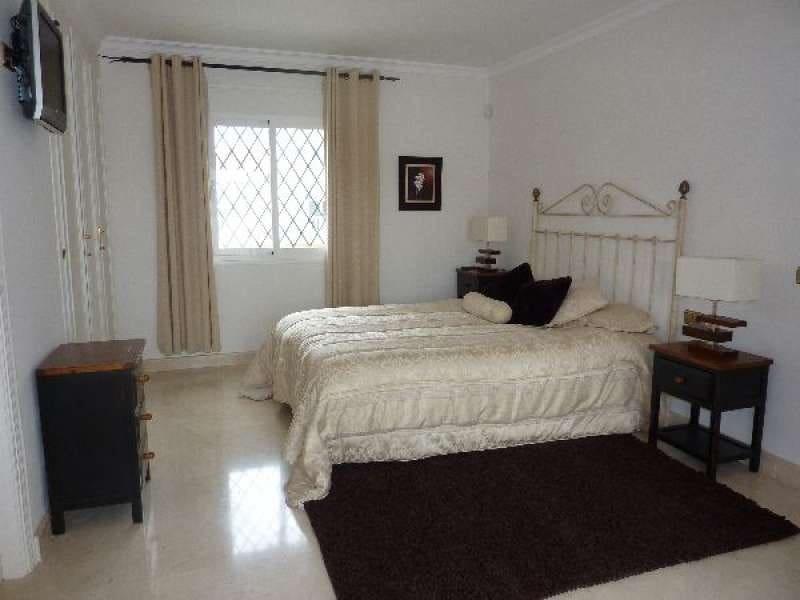5 quarto Moradia para venda em Marbella com piscina garagem - 1 495 000 € (Ref: 10001612)