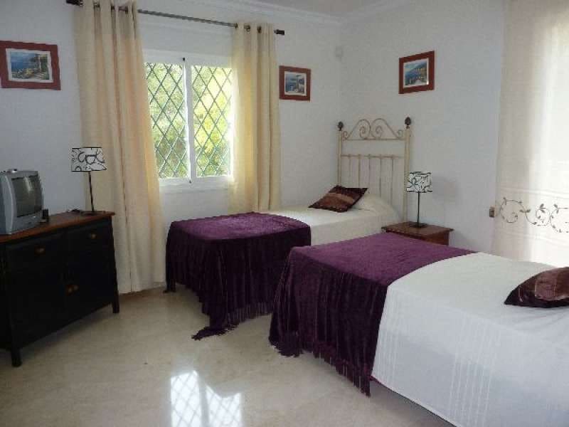 5 quarto Moradia para venda em Marbella com piscina garagem - 1 495 000 € (Ref: 10001612)