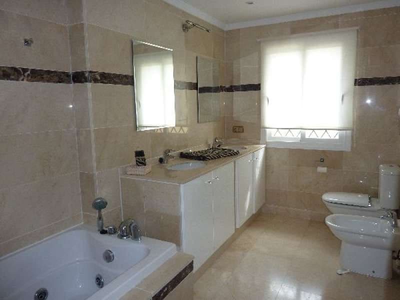 5 quarto Moradia para venda em Marbella com piscina garagem - 1 495 000 € (Ref: 10001612)
