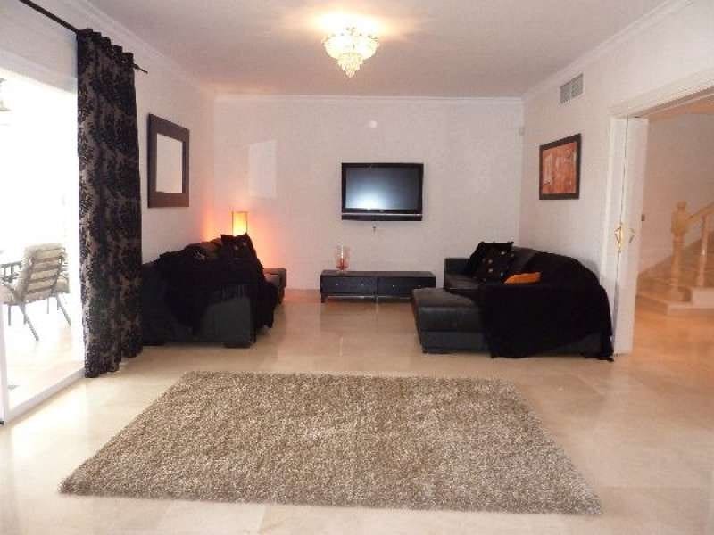 5 quarto Moradia para venda em Marbella com piscina garagem - 1 495 000 € (Ref: 10001612)