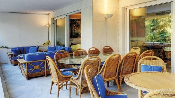 5 sypialnia Apartament na sprzedaż w Marbella z basenem garażem - 2 495 000 € (Ref: 10001613)