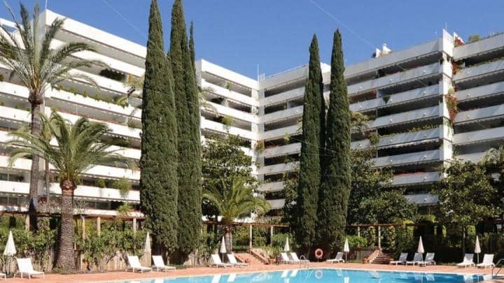 5 sypialnia Apartament na sprzedaż w Marbella z basenem garażem - 2 495 000 € (Ref: 10001613)