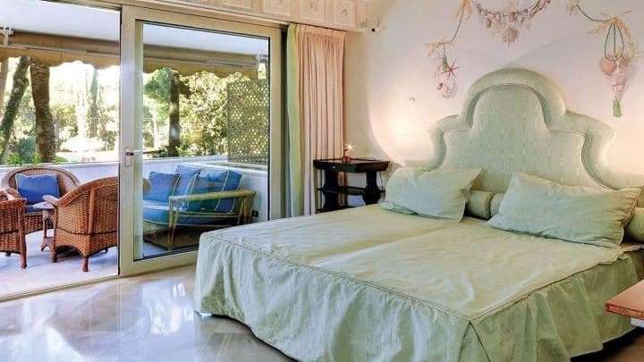 5 sypialnia Apartament na sprzedaż w Marbella z basenem garażem - 2 495 000 € (Ref: 10001613)