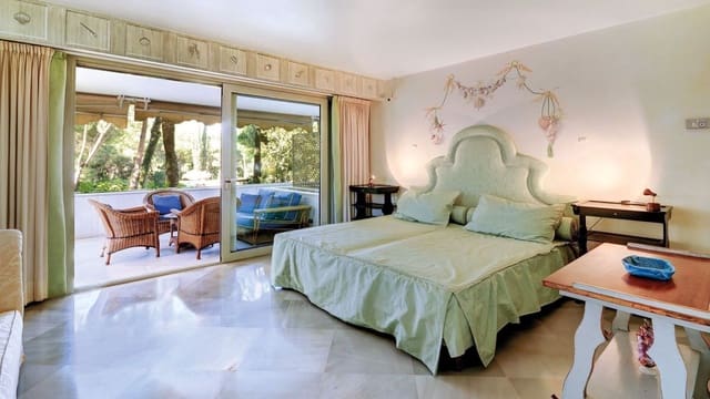 5 sypialnia Apartament na sprzedaż w Marbella z basenem garażem - 2 495 000 € (Ref: 10001613)