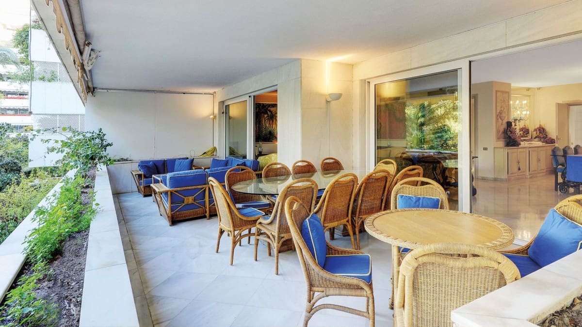 5 sypialnia Apartament na sprzedaż w Marbella z basenem garażem - 2 495 000 € (Ref: 10001613)