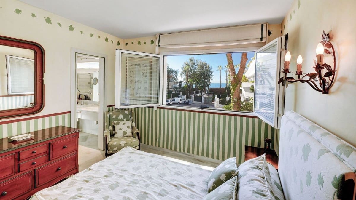 5 sypialnia Apartament na sprzedaż w Marbella z basenem garażem - 2 495 000 € (Ref: 10001613)