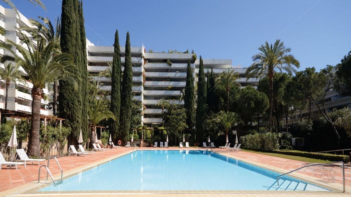 5 sypialnia Apartament na sprzedaż w Marbella z basenem garażem - 2 495 000 € (Ref: 10001613)