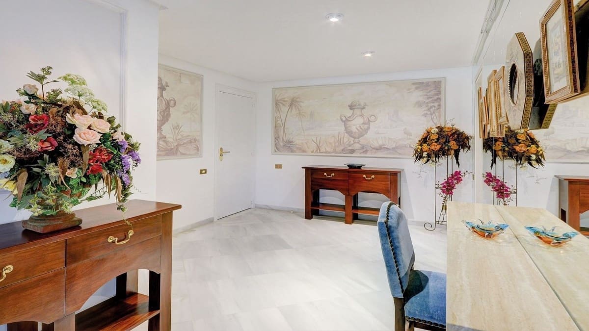 5 sypialnia Apartament na sprzedaż w Marbella z basenem garażem - 2 495 000 € (Ref: 10001613)