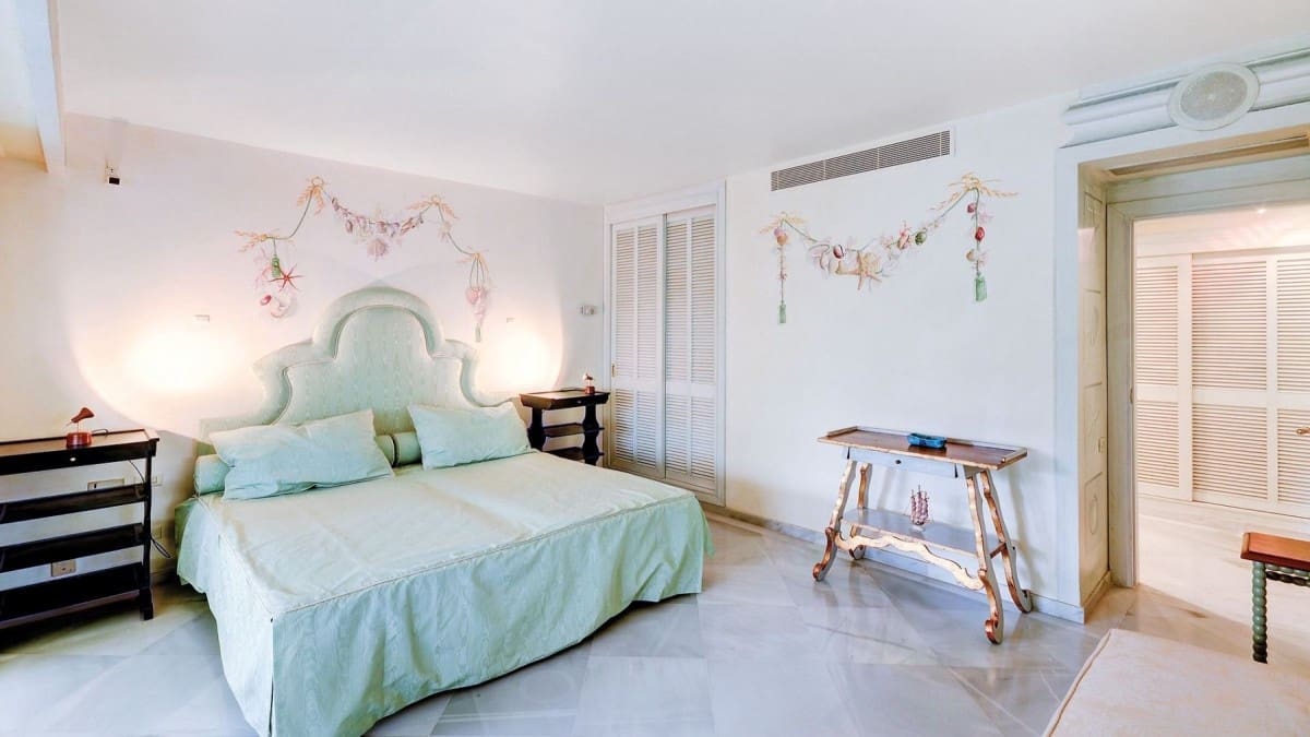 5 sypialnia Apartament na sprzedaż w Marbella z basenem garażem - 2 495 000 € (Ref: 10001613)