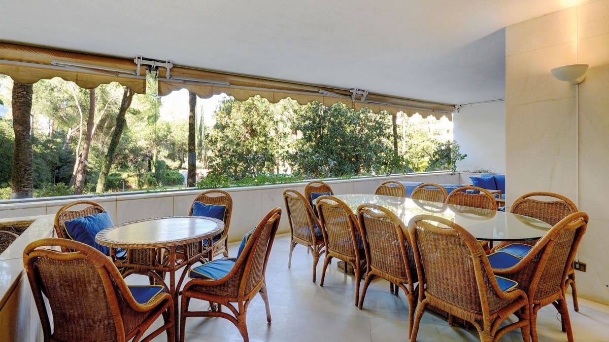 5 sypialnia Apartament na sprzedaż w Marbella z basenem garażem - 2 495 000 € (Ref: 10001613)